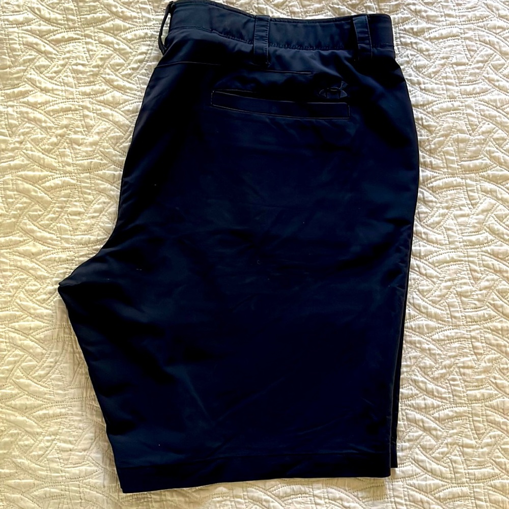 Men’s under armor, golf shorts